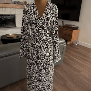 H&M Monochrome Swirl Pattern Wrap Maxi dress